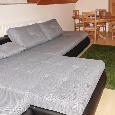 Nice In W/ Outdoor Swimming Pool, Wifi And 3 Bedrooms Holiday home *