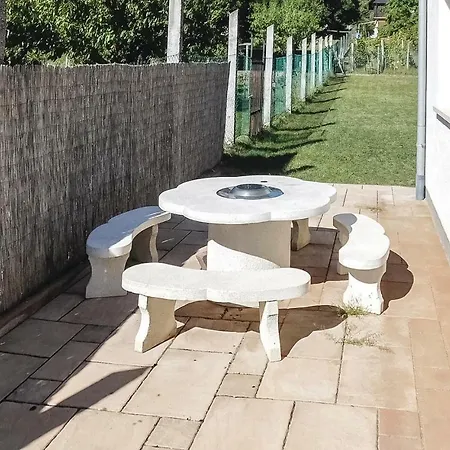 Nice In W/ Outdoor Swimming Pool, Wifi And 3 Bedrooms Holiday home
